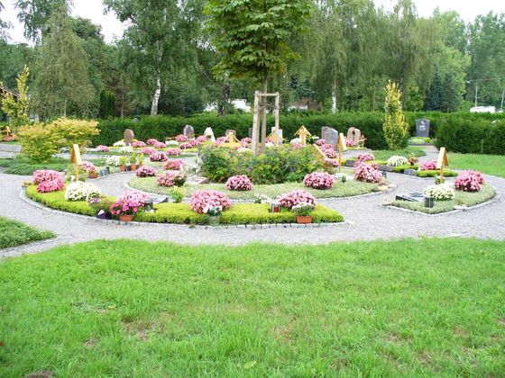 Hier sehen Sie ein ein gärtnerbetreutes Grabfeld von Harald Jungnitsch in Karlsruhe