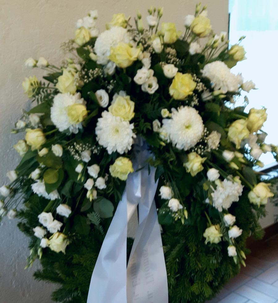 Weiße Blumen Trauergesteck - Harald Jungnitsch Blumen