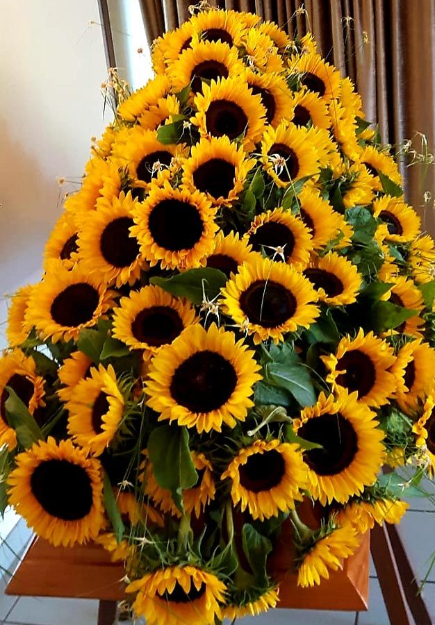 Sonnenblumen Sargbukett - Harald Jungnitsch Blumen